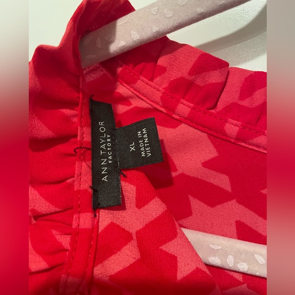 Ann Taylor Factory pink/red houndstooth ruffle collared blouse - Picture 2 of 4